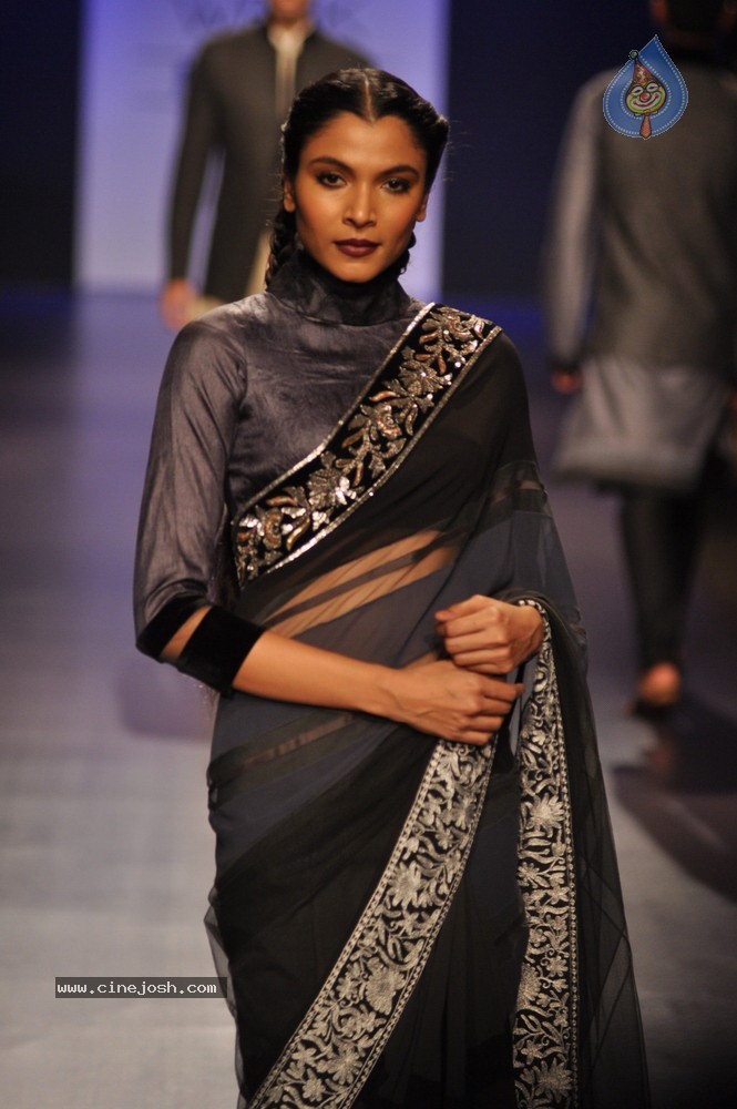 Celebs Walks the Ramp at LFW Summer Resort 2013 - 181 / 186 photos