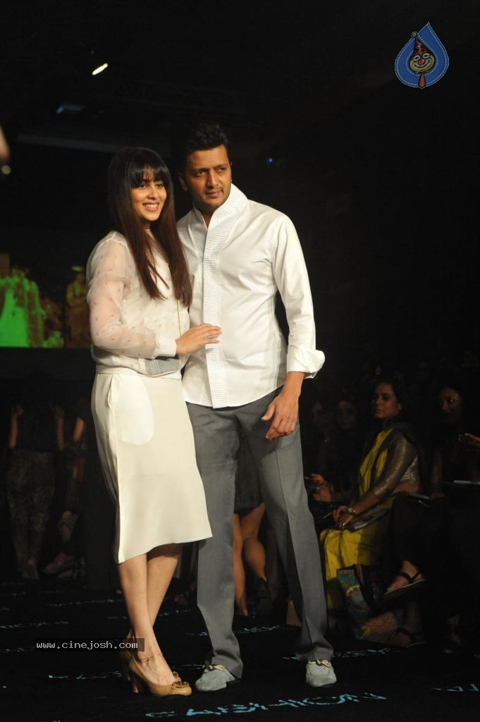 Celebs Walks the Ramp at LFW Summer Resort 2014 - 29 / 101 photos