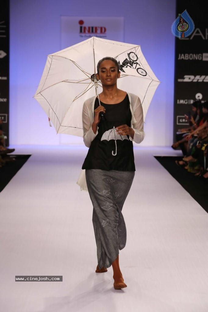 Celebs Walks the Ramp at LFW Summer Resort 2014 - 77 / 101 photos
