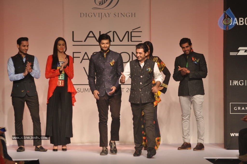 Celebs Walks the Ramp at LFW Summer Resort 2014 - 90 / 101 photos