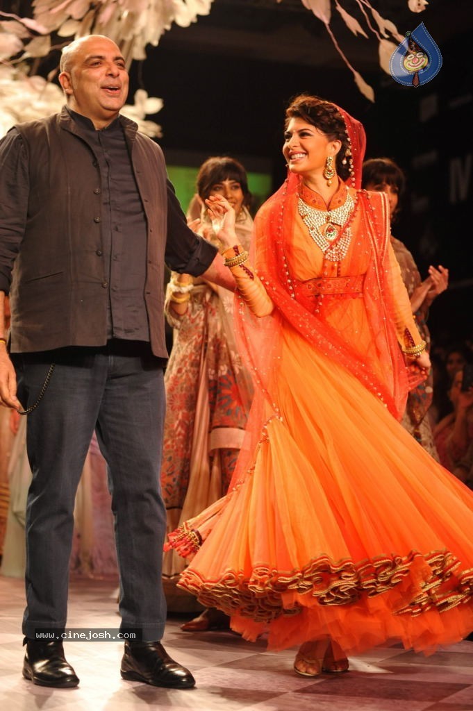 Celebs Walks the Ramp at LFW Summer Resort 2014 - 93 / 101 photos