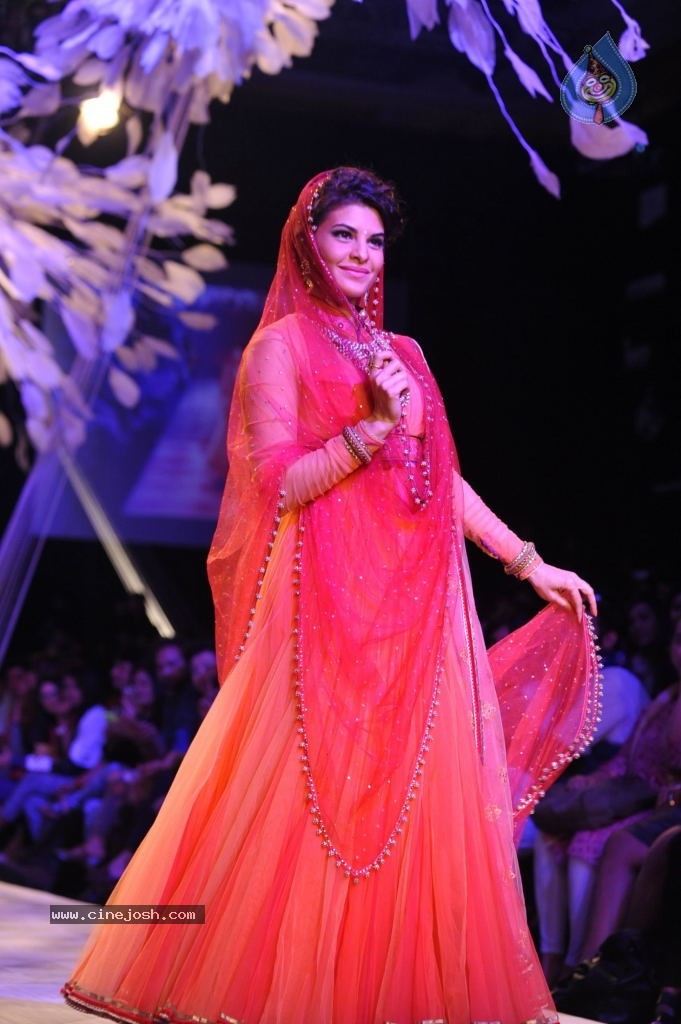 Celebs Walks the Ramp at LFW Summer Resort 2014 - 97 / 101 photos
