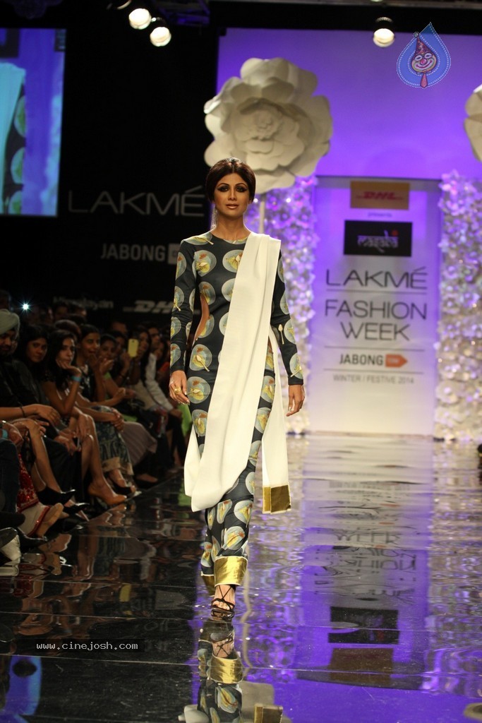 Celebs Walks the Ramp at LFW Winter Festive 2014 - 14 / 117 photos