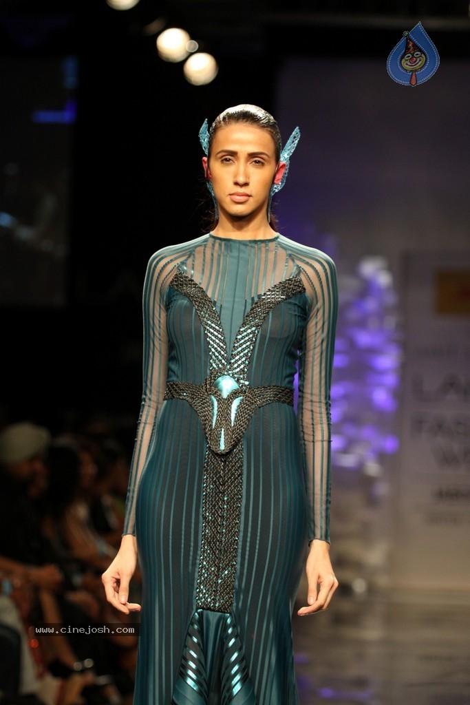 Celebs Walks the Ramp at LFW Winter Festive 2014 - 17 / 117 photos