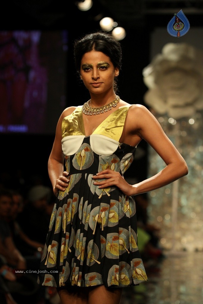 Celebs Walks the Ramp at LFW Winter Festive 2014 - 20 / 117 photos