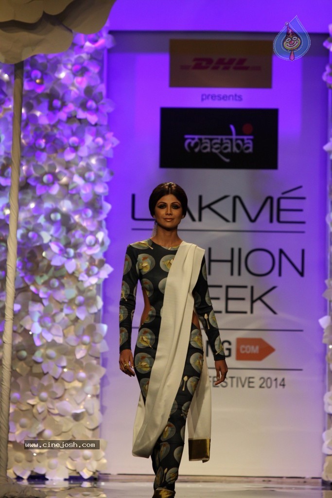 Celebs Walks the Ramp at LFW Winter Festive 2014 - 24 / 117 photos