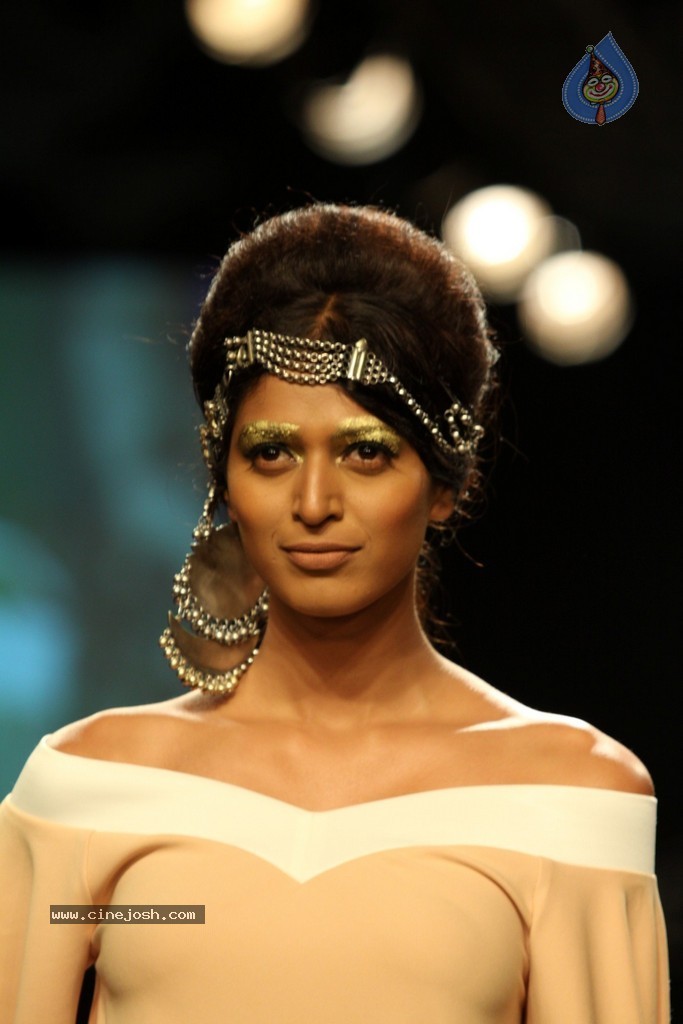 Celebs Walks the Ramp at LFW Winter Festive 2014 - 25 / 117 photos