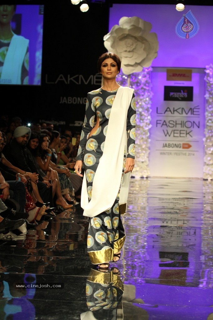 Celebs Walks the Ramp at LFW Winter Festive 2014 - 28 / 117 photos
