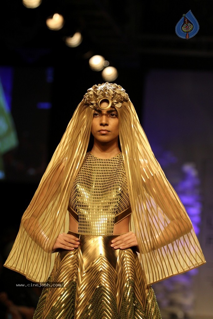 Celebs Walks the Ramp at LFW Winter Festive 2014 - 33 / 117 photos