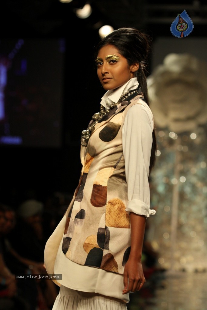 Celebs Walks the Ramp at LFW Winter Festive 2014 - 59 / 117 photos