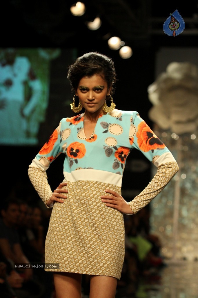 Celebs Walks the Ramp at LFW Winter Festive 2014 - 62 / 117 photos