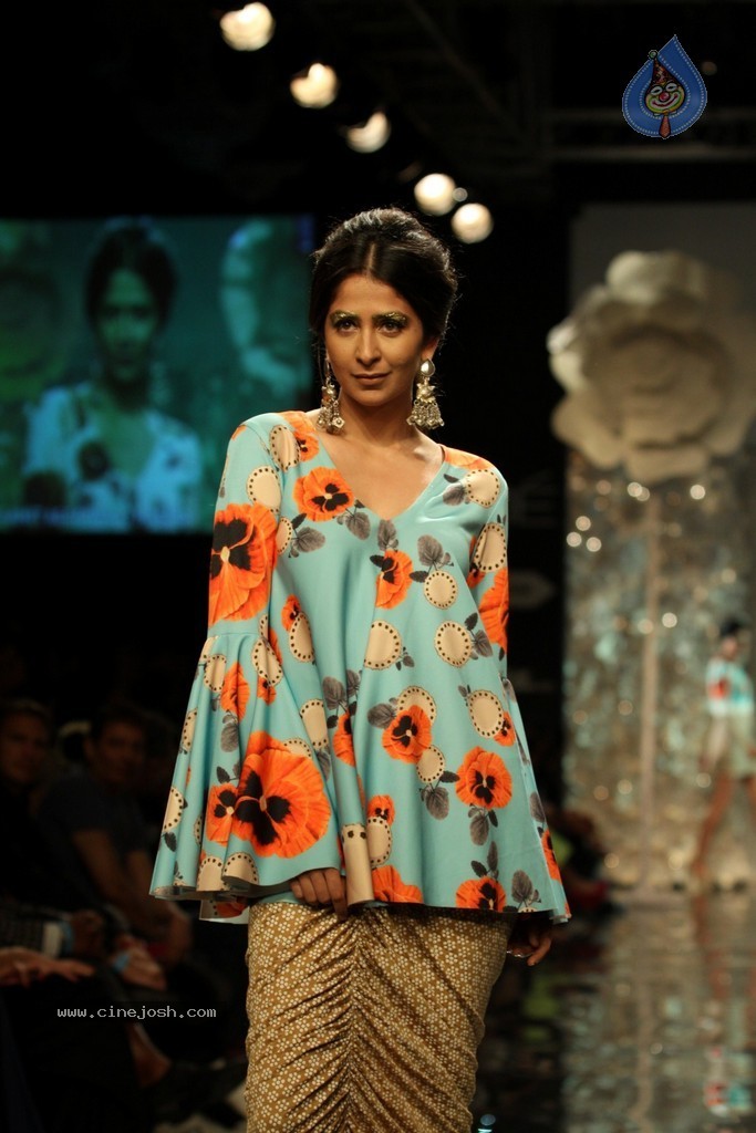 Celebs Walks the Ramp at LFW Winter Festive 2014 - 63 / 117 photos