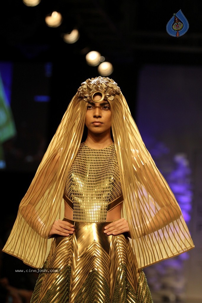 Celebs Walks the Ramp at LFW Winter Festive 2014 - 64 / 117 photos