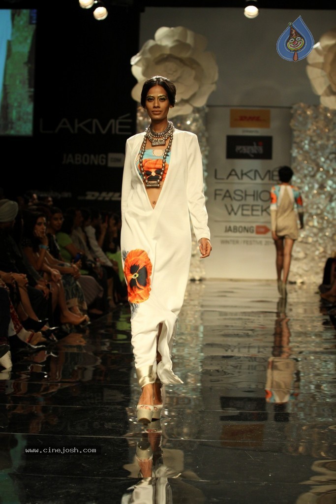 Celebs Walks the Ramp at LFW Winter Festive 2014 - 73 / 117 photos