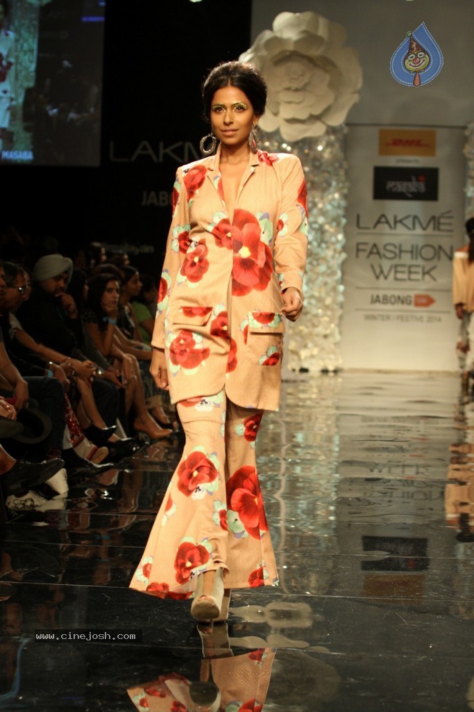 Celebs Walks the Ramp at LFW Winter Festive 2014 - 74 / 117 photos