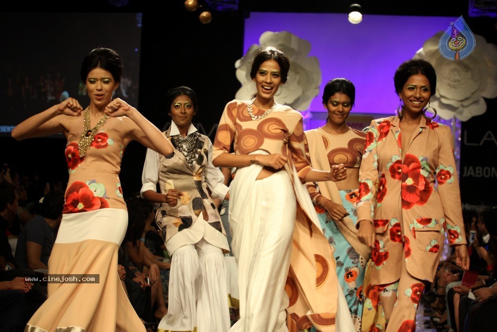 Celebs Walks the Ramp at LFW Winter Festive 2014 - 96 / 117 photos