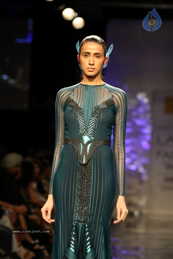 Celebs Walks the Ramp at LFW Winter Festive 2014 - 102 / 117 photos