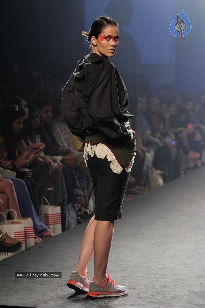 Celebs Walks the Ramp at Myntra Fashion Weekend 2014 - 24 / 360 photos