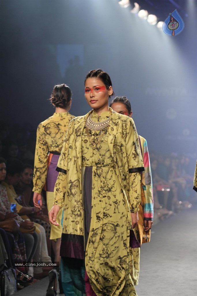 Celebs Walks the Ramp at Myntra Fashion Weekend 2014 - 26 / 360 photos
