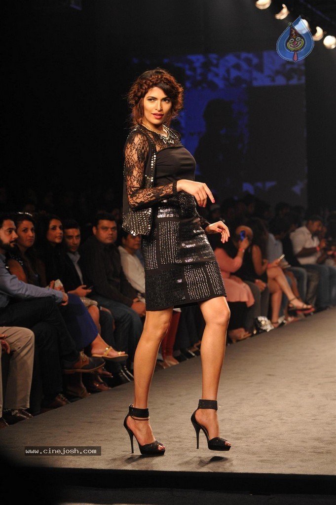 Celebs Walks the Ramp at Myntra Fashion Weekend 2014 - 27 / 360 photos