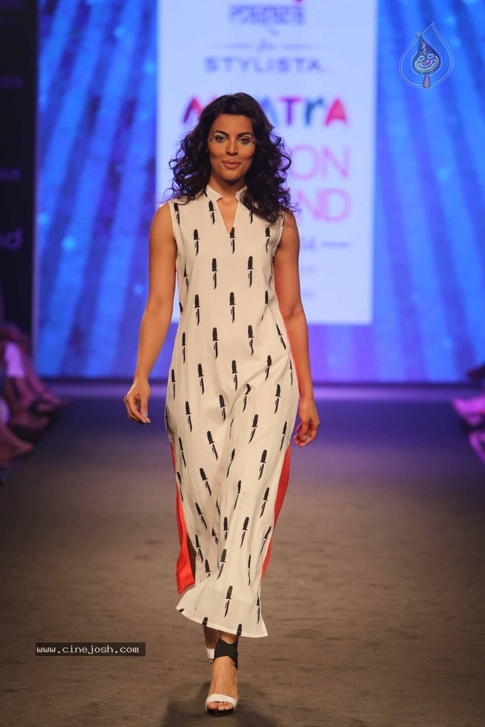 Celebs Walks the Ramp at Myntra Fashion Weekend 2014 - 28 / 360 photos