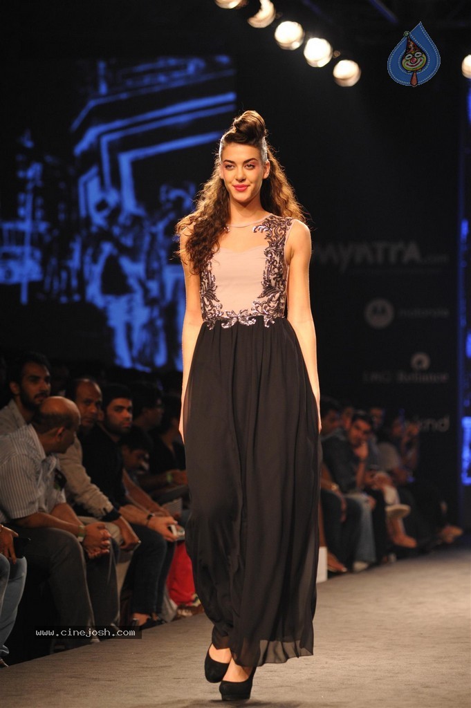 Celebs Walks the Ramp at Myntra Fashion Weekend 2014 - 30 / 360 photos