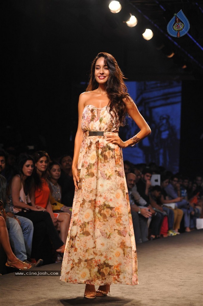 Celebs Walks the Ramp at Myntra Fashion Weekend 2014 - 32 / 360 photos