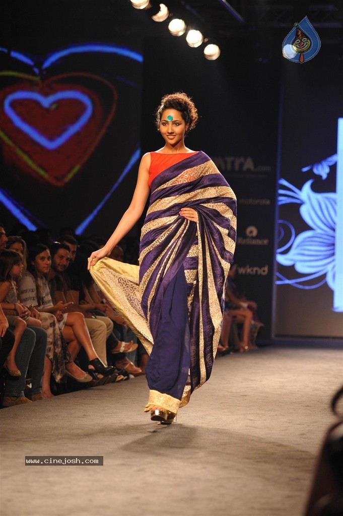 Celebs Walks the Ramp at Myntra Fashion Weekend 2014 - 36 / 360 photos