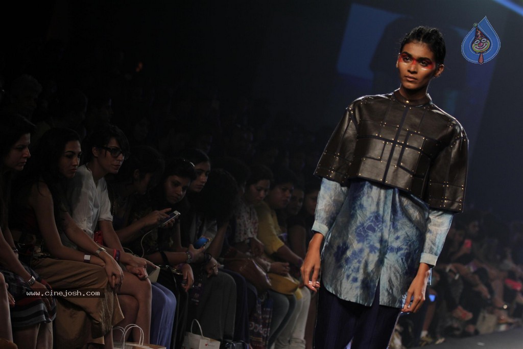 Celebs Walks the Ramp at Myntra Fashion Weekend 2014 - 37 / 360 photos