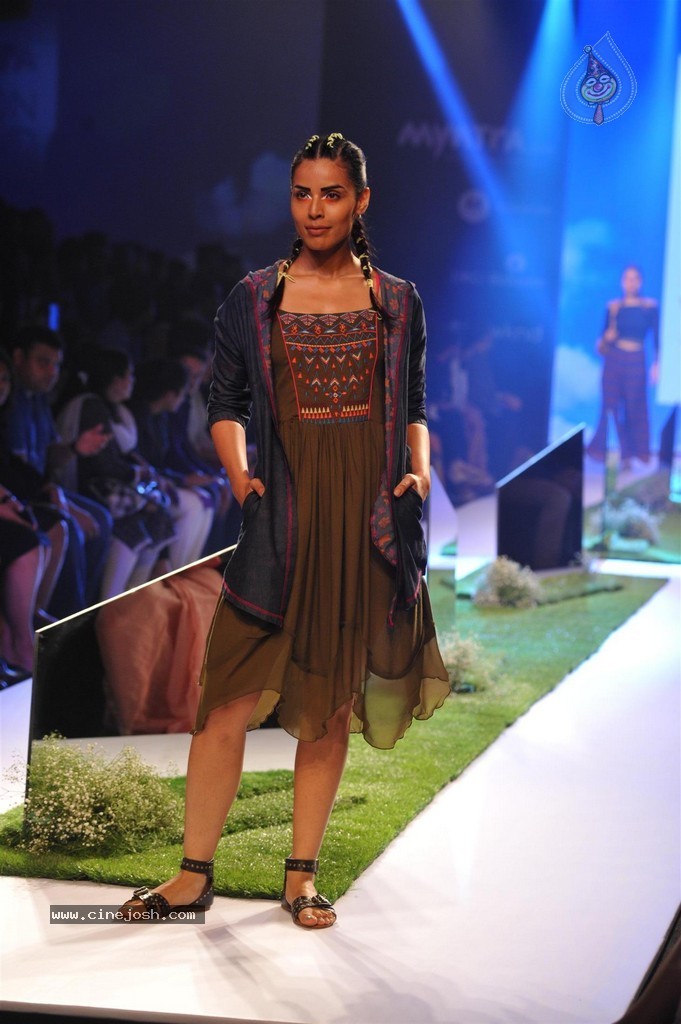 Celebs Walks the Ramp at Myntra Fashion Weekend 2014 - 40 / 360 photos