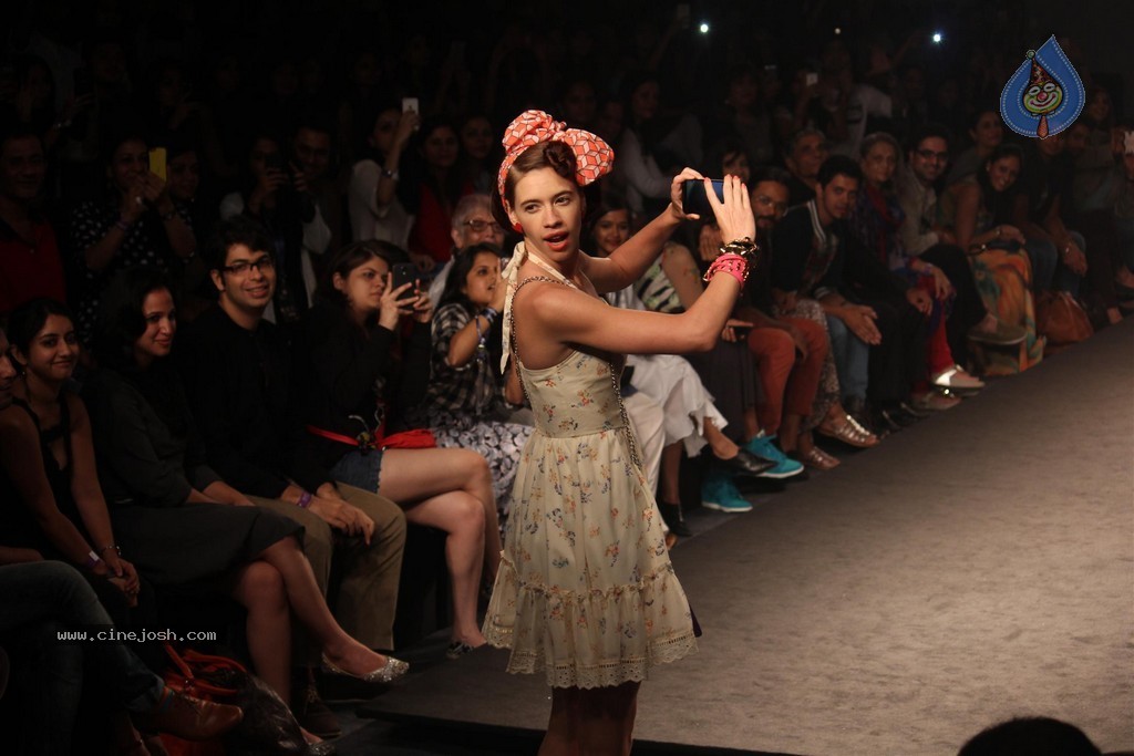 Celebs Walks the Ramp at Myntra Fashion Weekend 2014 - 41 / 360 photos