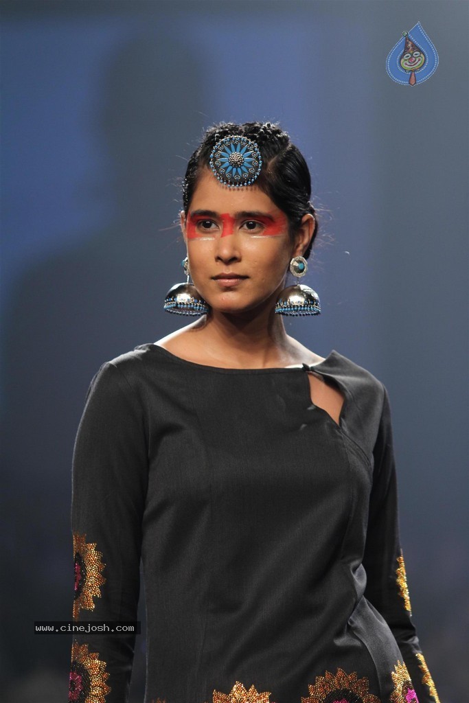 Celebs Walks the Ramp at Myntra Fashion Weekend 2014 - 53 / 360 photos