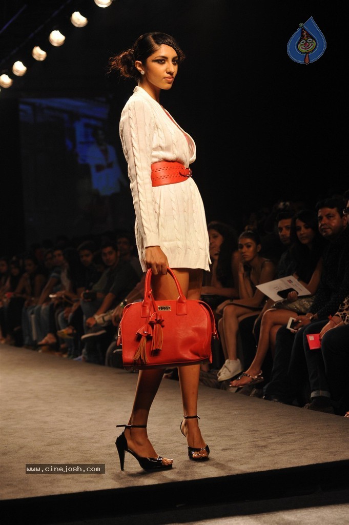 Celebs Walks the Ramp at Myntra Fashion Weekend 2014 - 61 / 360 photos