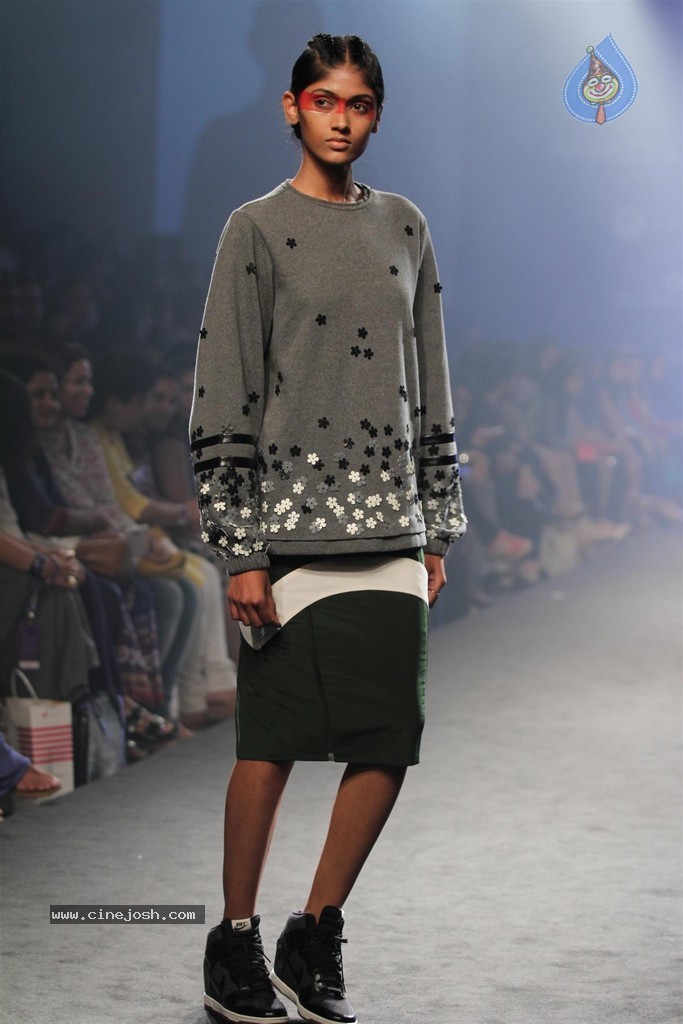 Celebs Walks the Ramp at Myntra Fashion Weekend 2014 - 62 / 360 photos