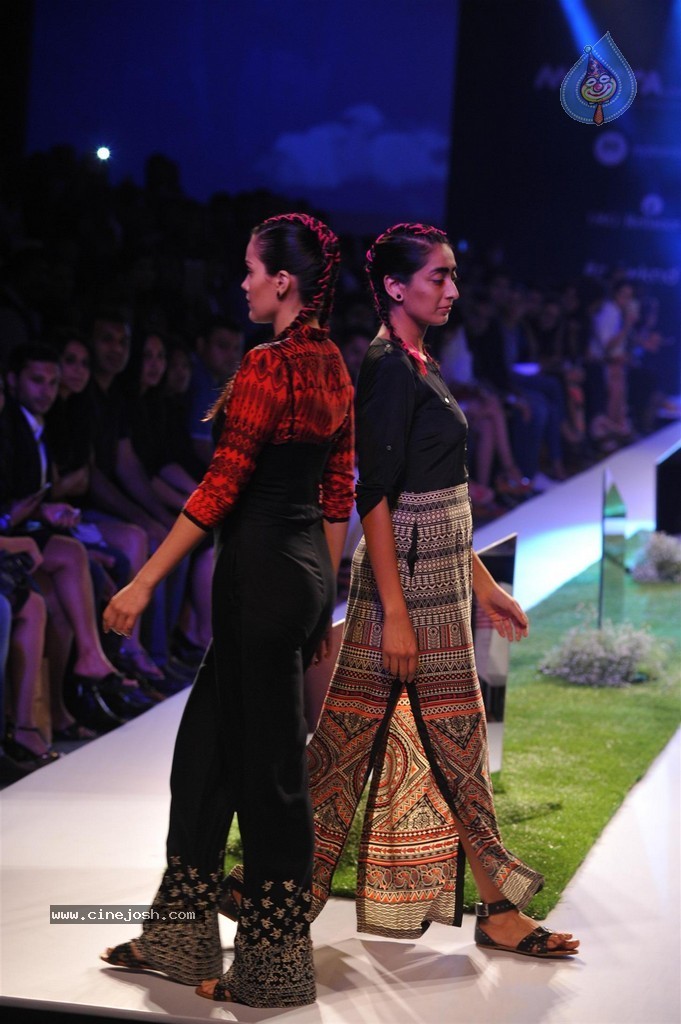 Celebs Walks the Ramp at Myntra Fashion Weekend 2014 - 86 / 360 photos