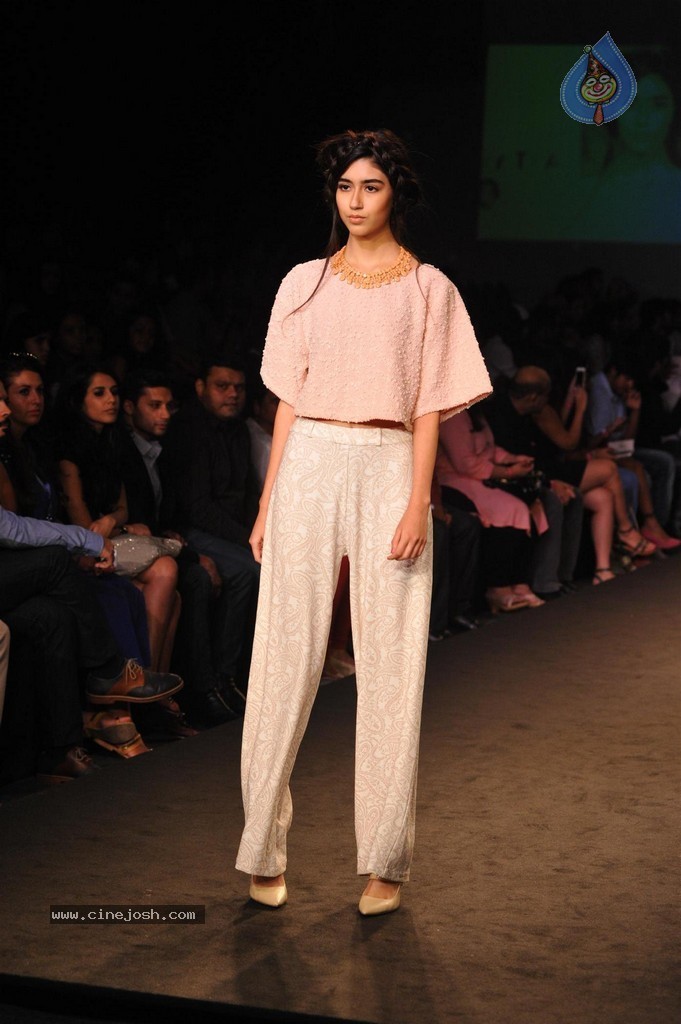 Celebs Walks the Ramp at Myntra Fashion Weekend 2014 - 92 / 360 photos