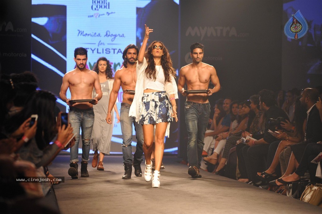 Celebs Walks the Ramp at Myntra Fashion Weekend 2014 - 94 / 360 photos