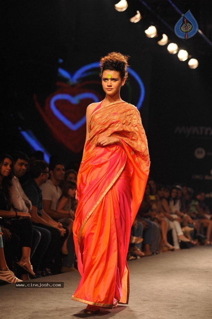 Celebs Walks the Ramp at Myntra Fashion Weekend 2014 - 98 / 360 photos