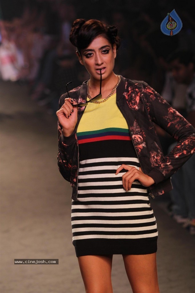 Celebs Walks the Ramp at Myntra Fashion Weekend 2014 - 104 / 360 photos