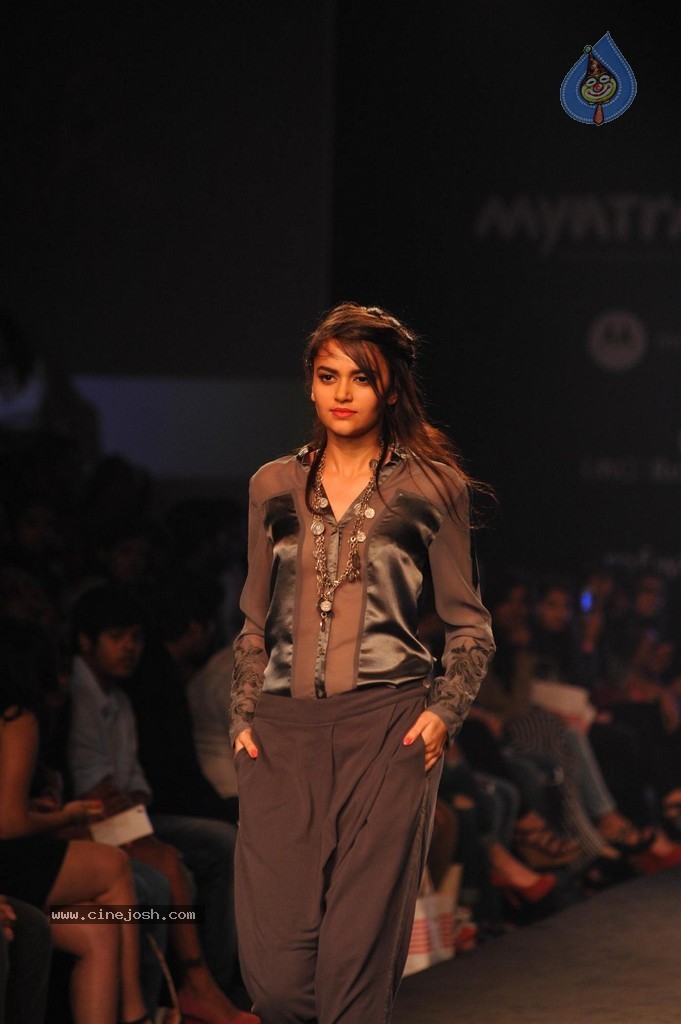 Celebs Walks the Ramp at Myntra Fashion Weekend 2014 - 106 / 360 photos