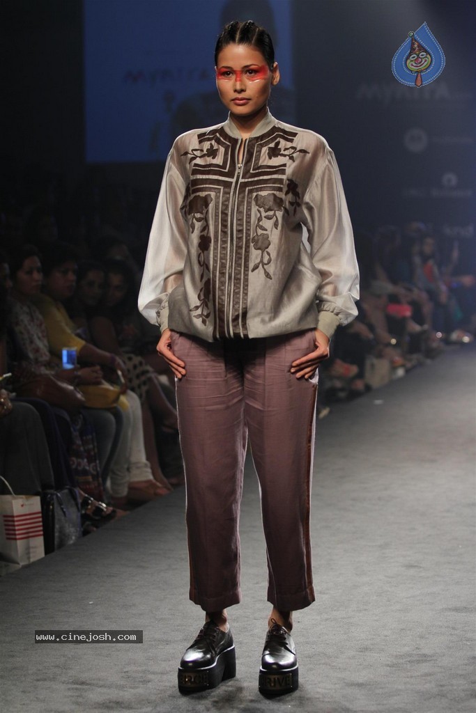 Celebs Walks the Ramp at Myntra Fashion Weekend 2014 - 112 / 360 photos
