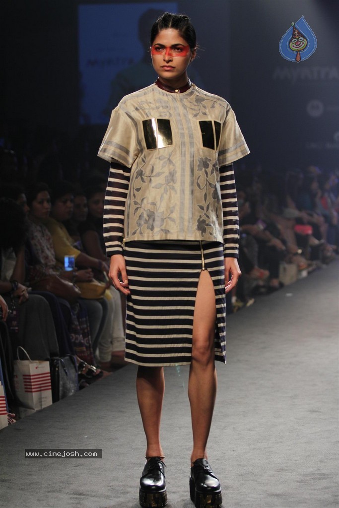 Celebs Walks the Ramp at Myntra Fashion Weekend 2014 - 116 / 360 photos