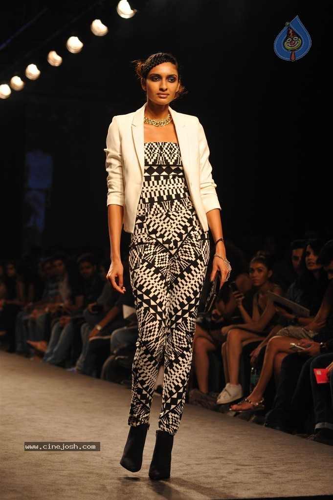Celebs Walks the Ramp at Myntra Fashion Weekend 2014 - 130 / 360 photos