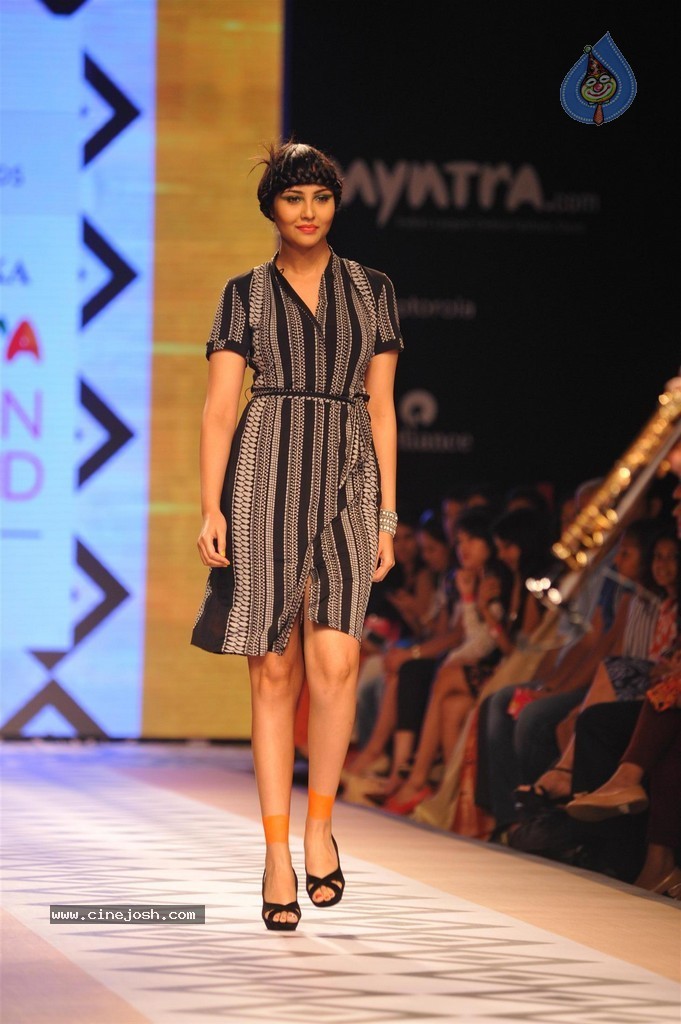 Celebs Walks the Ramp at Myntra Fashion Weekend 2014 - 132 / 360 photos
