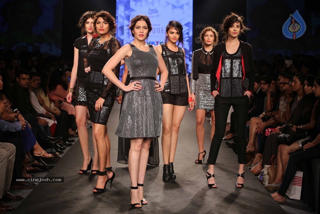 Celebs Walks the Ramp at Myntra Fashion Weekend 2014 - 147 / 360 photos
