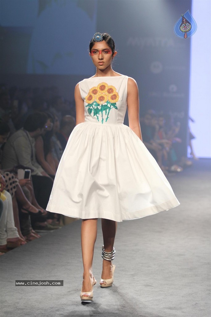 Celebs Walks the Ramp at Myntra Fashion Weekend 2014 - 148 / 360 photos