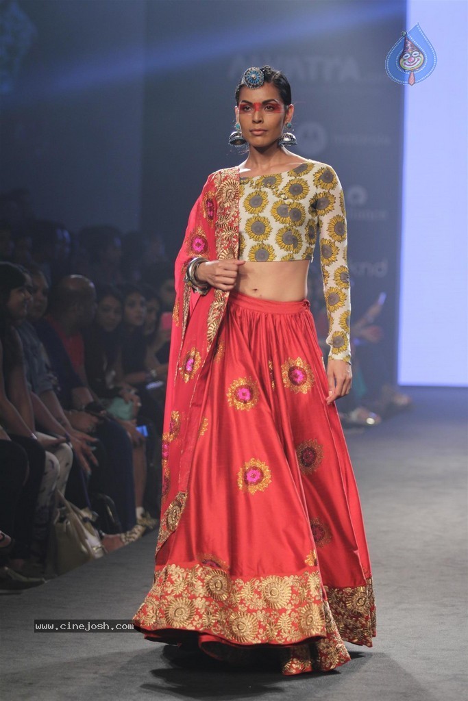 Celebs Walks the Ramp at Myntra Fashion Weekend 2014 - 149 / 360 photos
