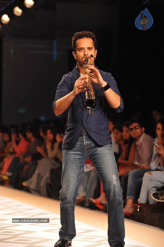 Celebs Walks the Ramp at Myntra Fashion Weekend 2014 - 168 / 360 photos