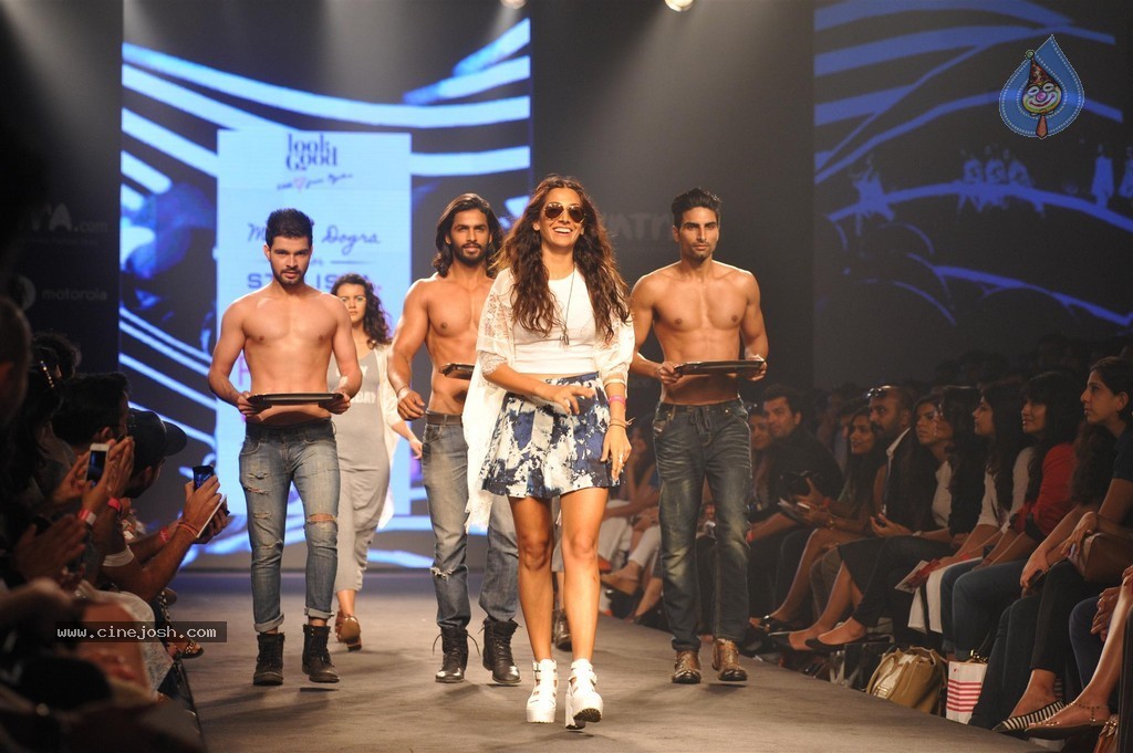 Celebs Walks the Ramp at Myntra Fashion Weekend 2014 - 187 / 360 photos