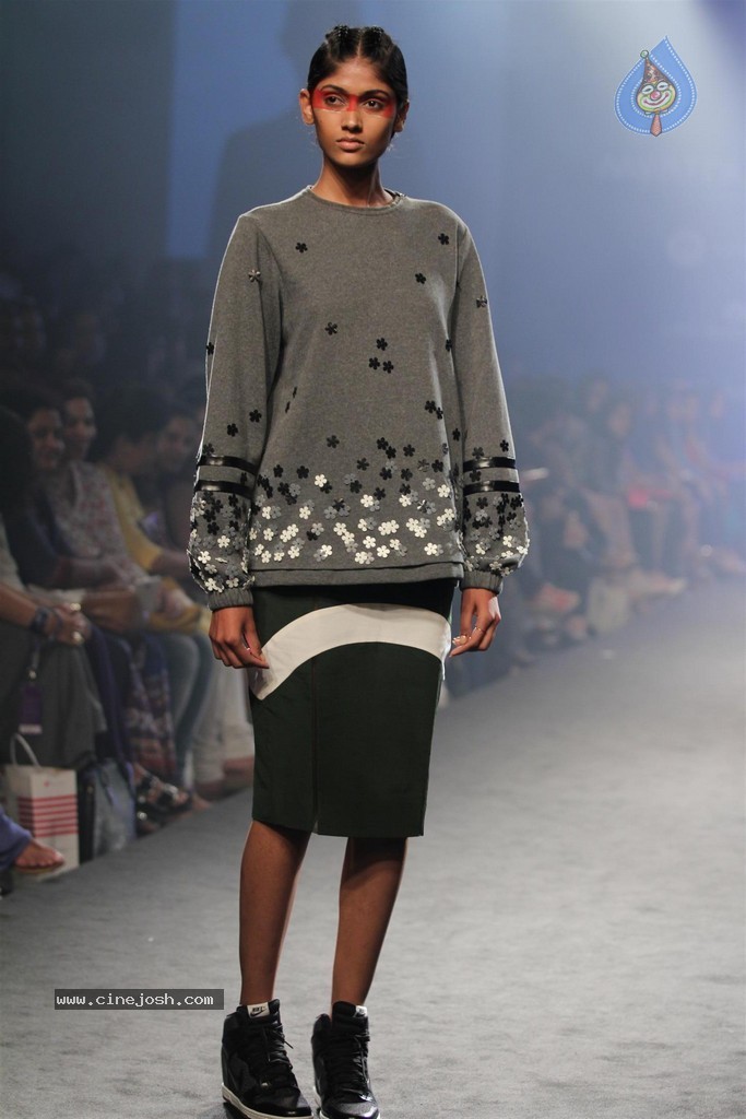 Celebs Walks the Ramp at Myntra Fashion Weekend 2014 - 190 / 360 photos